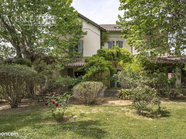 Maison 6 pièces 313 m²