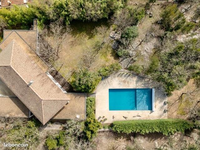 Maison 6 pièces 324 m²