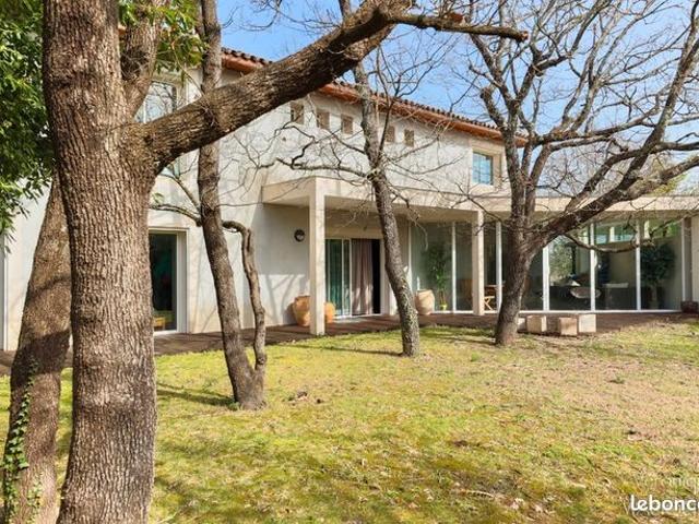 Maison 6 pièces 324 m²
