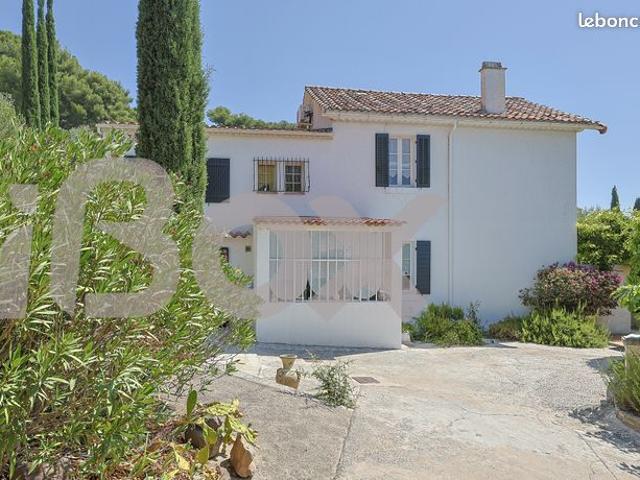 Maison 6 pièces 326 m²