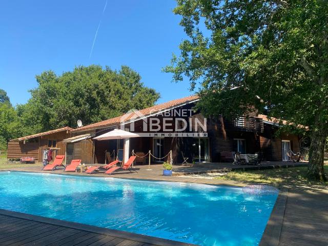 Maison 7 pièces 326 m²