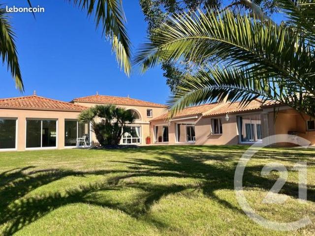 Maison 6 pièces 327 m²