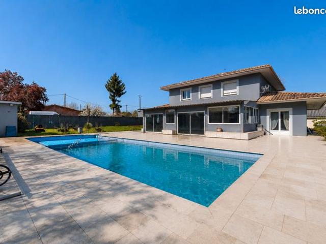 Maison 6 pièces 320 m²