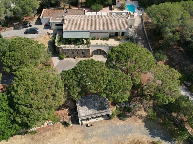 Maison 6 pièces 320 m²