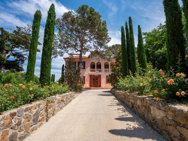 Maison 6 pièces 320 m²