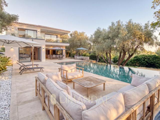 Maison 6 pièces 321 m²