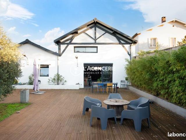 Maison 6 pièces 321 m²