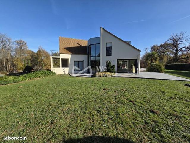 Maison 6 pièces 322 m²