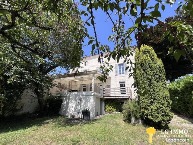 Maison 6 pièces 322 m²
