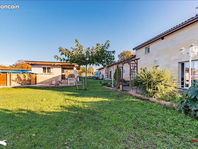 Maison 6 pièces 322 m²