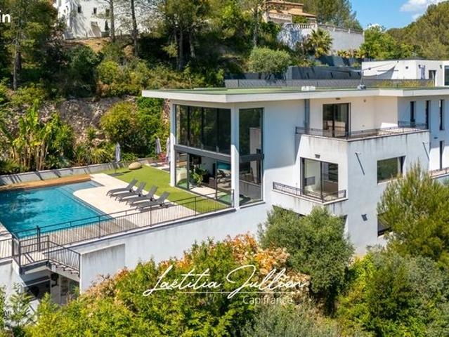 Maison 6 pièces 335 m²