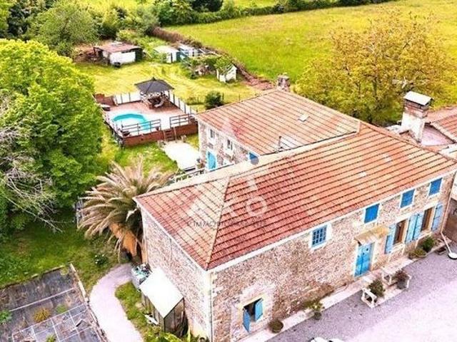 Maison 6 pièces 330 m²