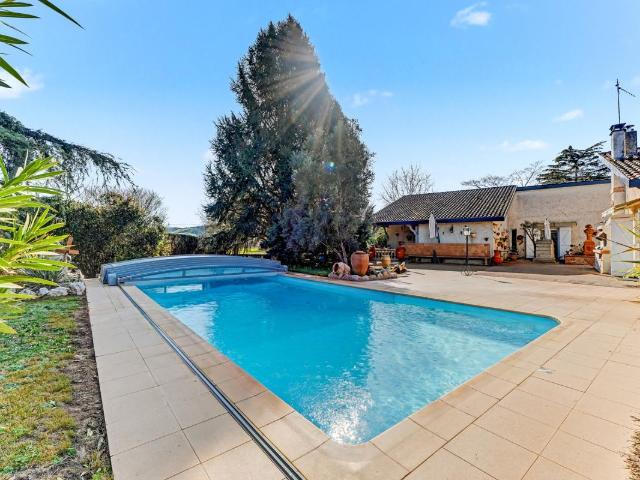 Maison 6 pièces 330 m²