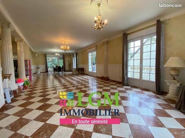 Maison 6 pièces 330 m²