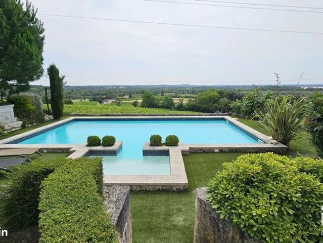 Maison 6 pièces 332 m²