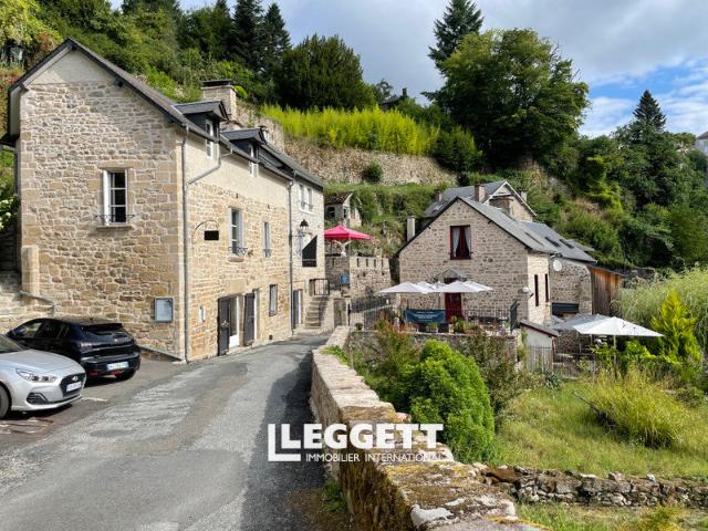 Maison 6 pièces 332 m²