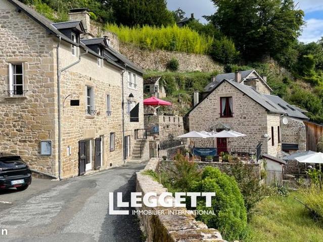 Maison 6 pièces 332 m²
