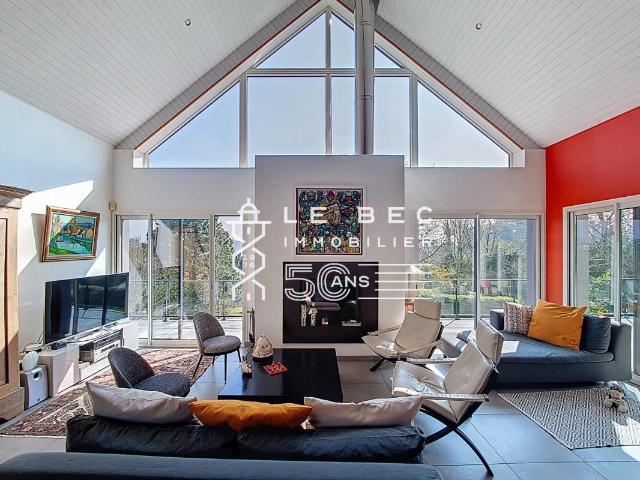 Maison 6 pièces 345 m²