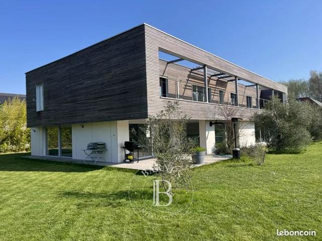 Maison 6 pièces 348 m²