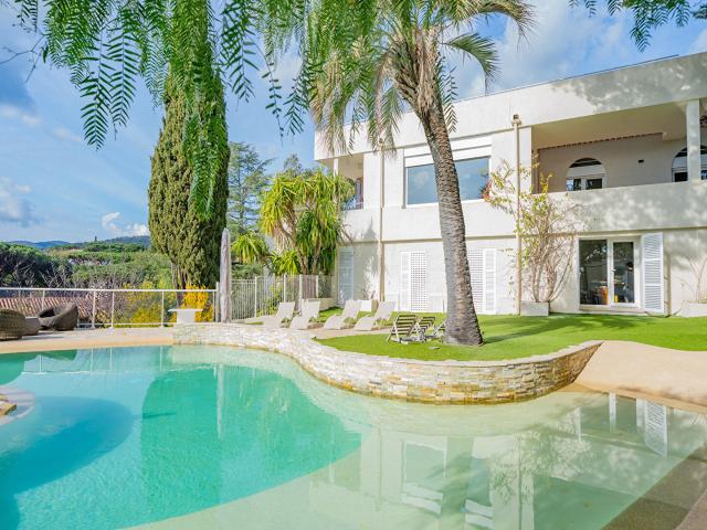 Maison 6 pièces 340 m²