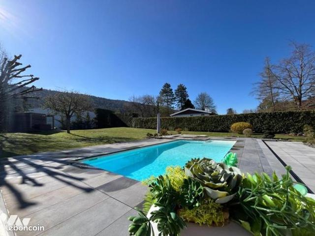Maison 6 pièces 340 m²