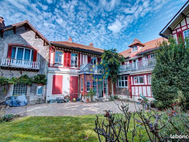 Maison 6 pièces 342 m²
