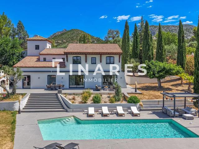 Maison 6 pièces 343 m²