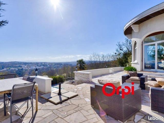 Maison 6 pièces 343 m²