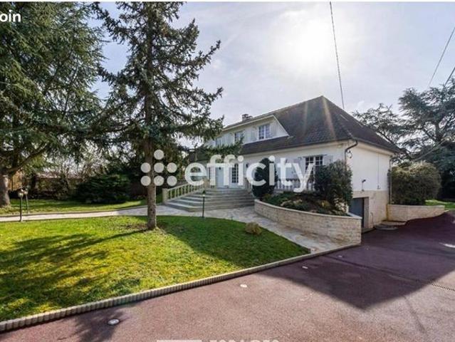 Maison 6 pièces 367 m²