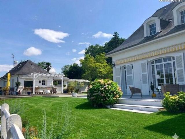 Maison 6 pièces 360 m²