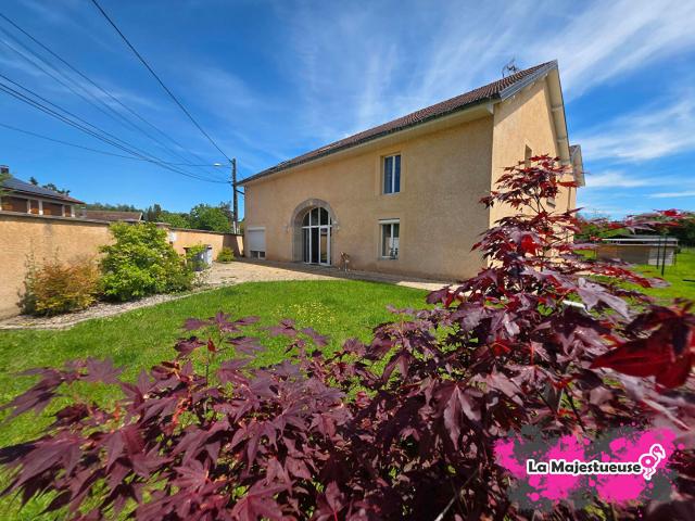 Maison 6 pièces 361 m²