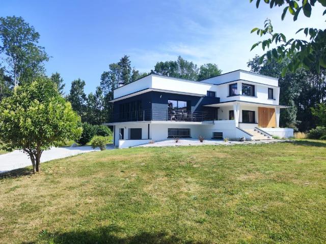 Maison 6 pièces 370 m²