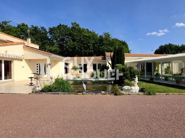 Maison 6 pièces 370 m²