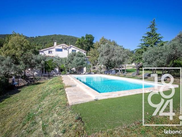 Maison 8 pièces 350 m²