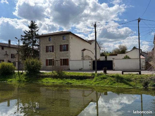 Maison 6 pièces 382 m²