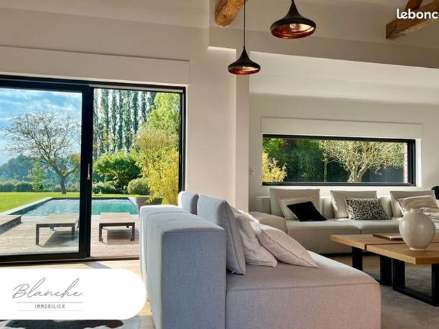 Maison 6 pièces 396 m²