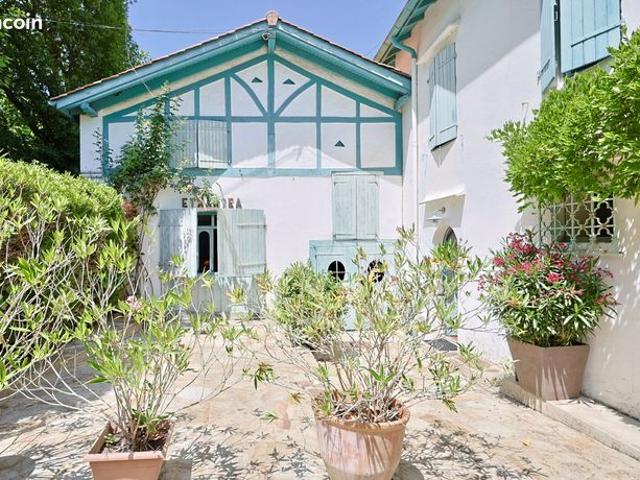 Maison 6 pièces 390 m²