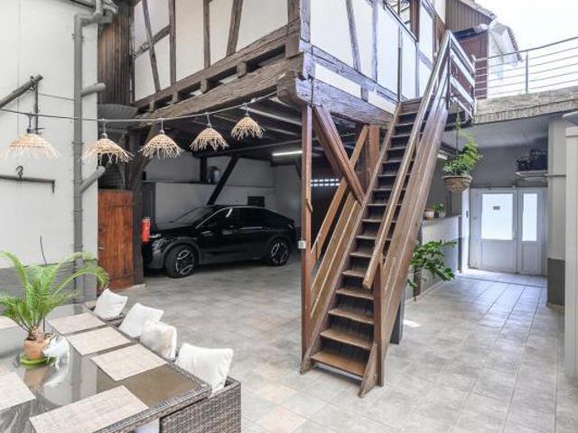 Maison 6 pièces 405 m²