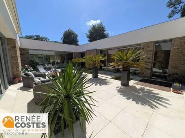 Maison 6 pièces 408 m²