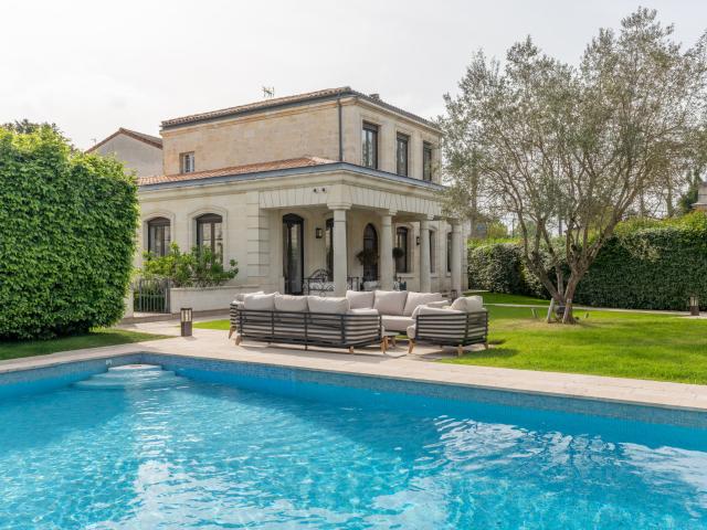 Maison 6 pièces 400 m²