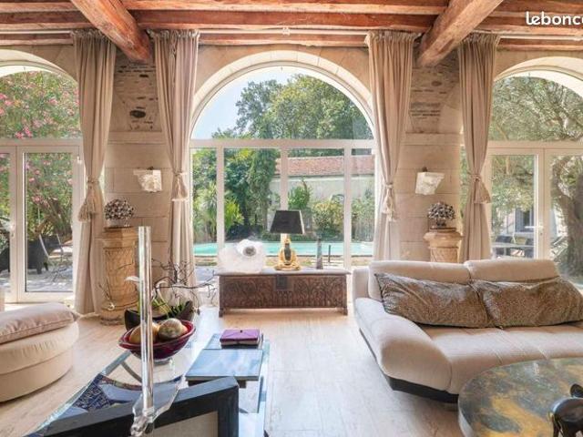 Maison 6 pièces 400 m²