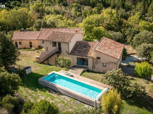 Maison 6 pièces 416 m²