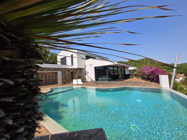 Maison 6 pièces 432 m²