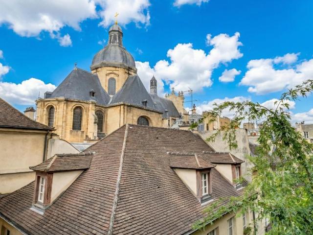 Maison 6 pièces 573 m²