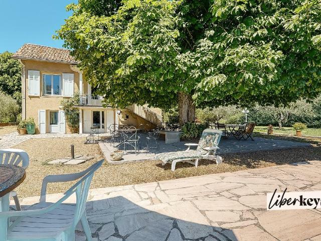 Maison 6 pièces 600 m²