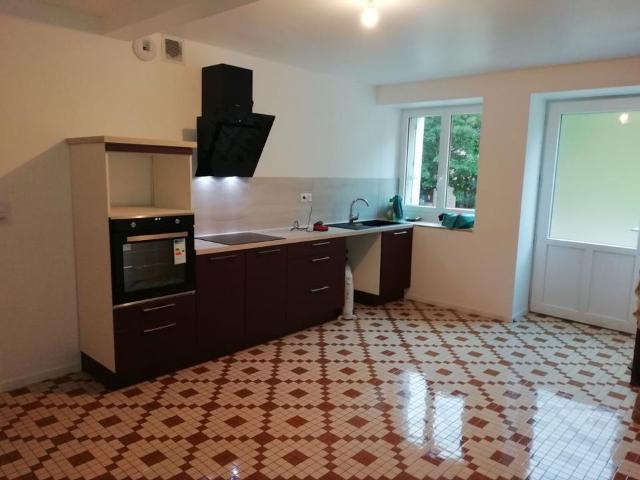 Maison 6 pièces, 90 m² à louer à Le Roc 46200