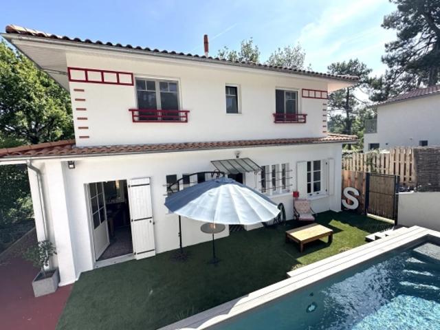 Maison 6 pièces avec piscine aux Abatilles