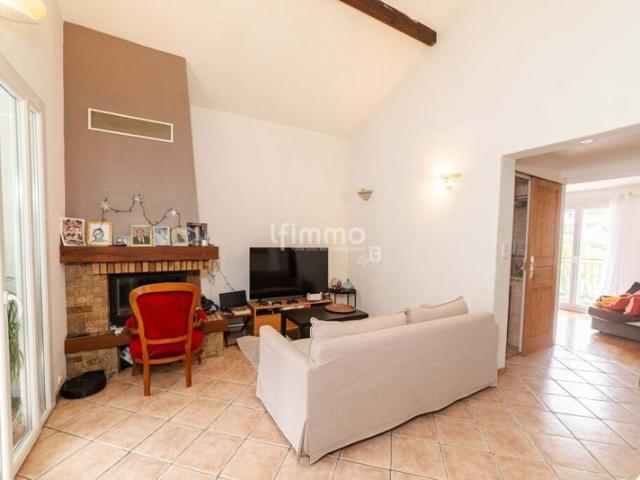Maison 6 pièces de 126m2 La Seigneurie 13009