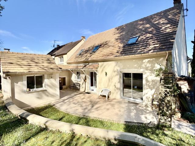 Maison 6 pièces de 133 m2 habitables et 153 m2 utiles