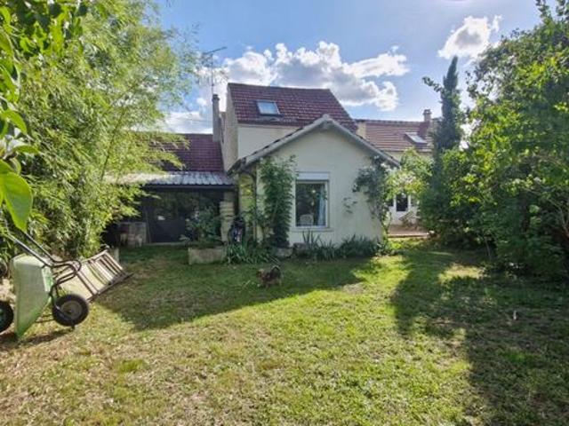 Maison 6 pièces de 202 m² avec cave voûtée, garage et atelier sur terrain de 612 m²